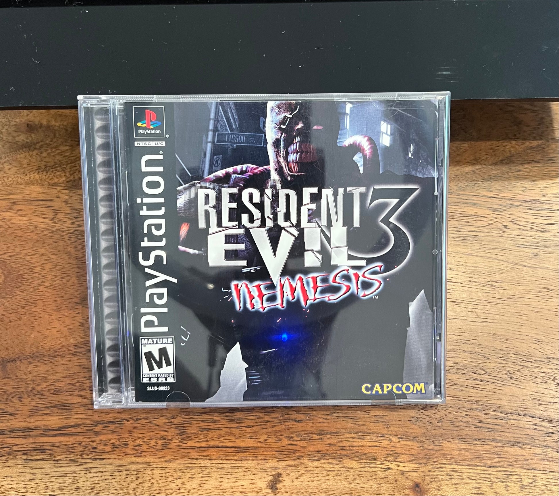 Resident evil 3 sales nemesis playstation 1